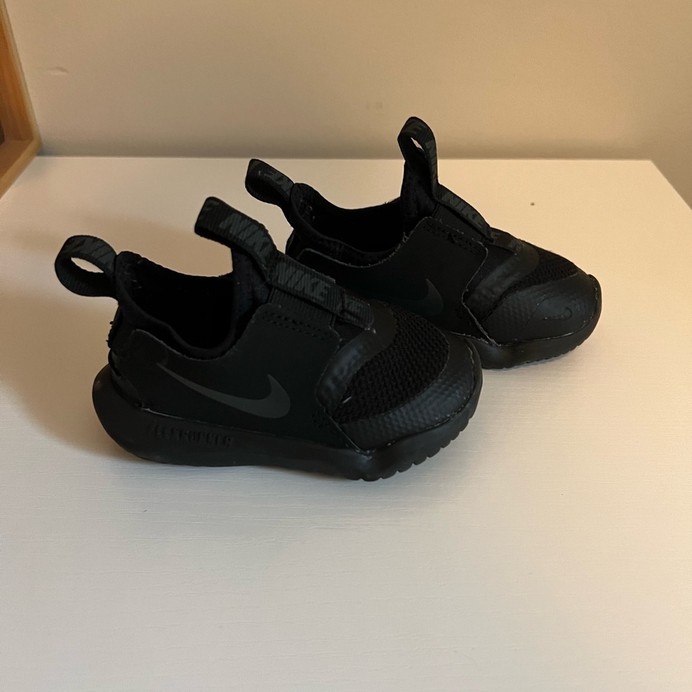 Toddler Nike flex size 5